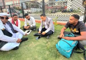 पर्सा ४ का सांसद शाक्य भुइँ मै बसेर सुन्छन जनताको समस्या ।