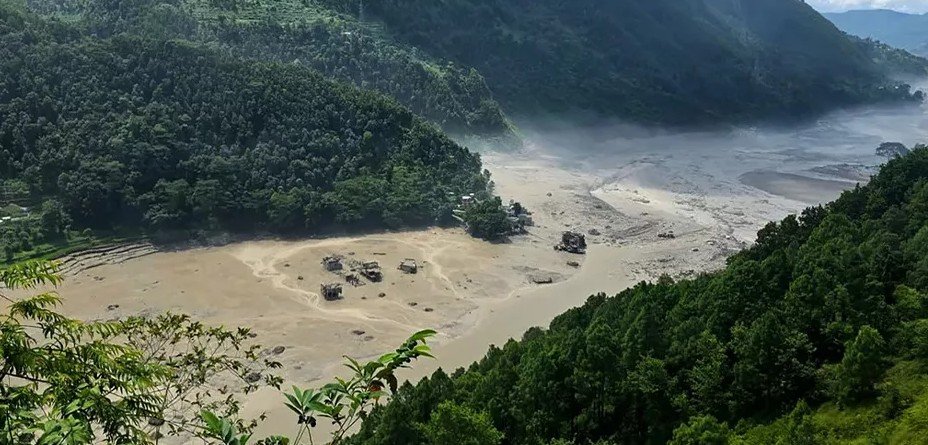 भोटेकोशीमा फेरि ठूलो बाढीको जोखिम, तटीय क्षेत्रमा ‘हाइ अलर्ट’